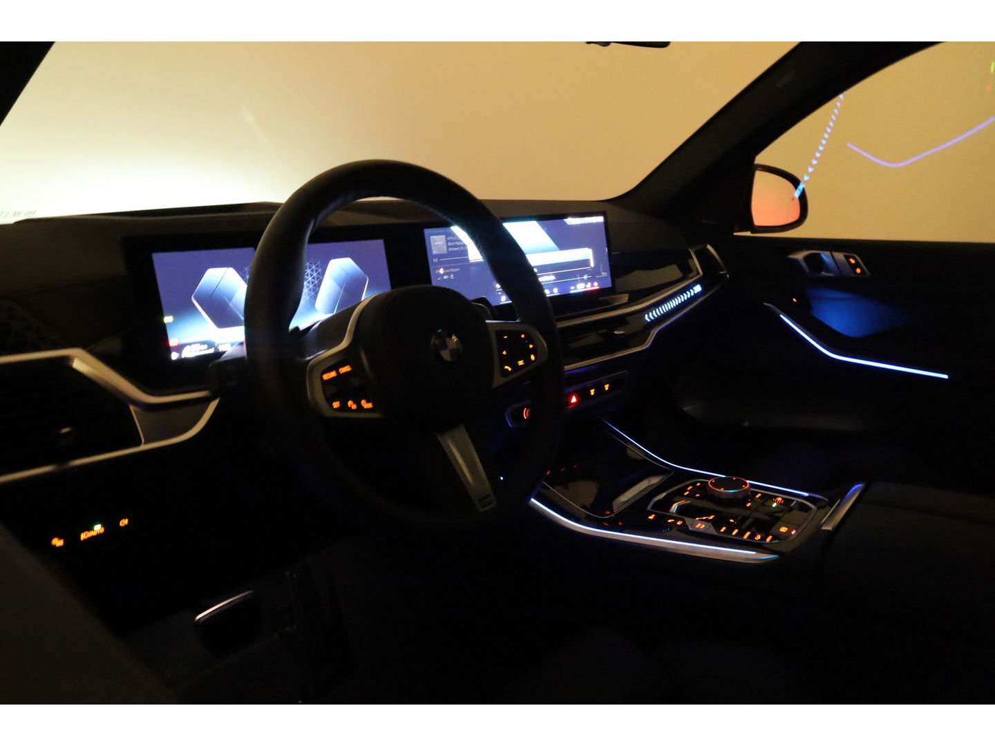 BMW X5 xDrive50e M Sport Pro | Iconic Glow | | Pano | Soft Close | HUD | Luchtvering | Harman Kardon | Elek. Trekhaak |