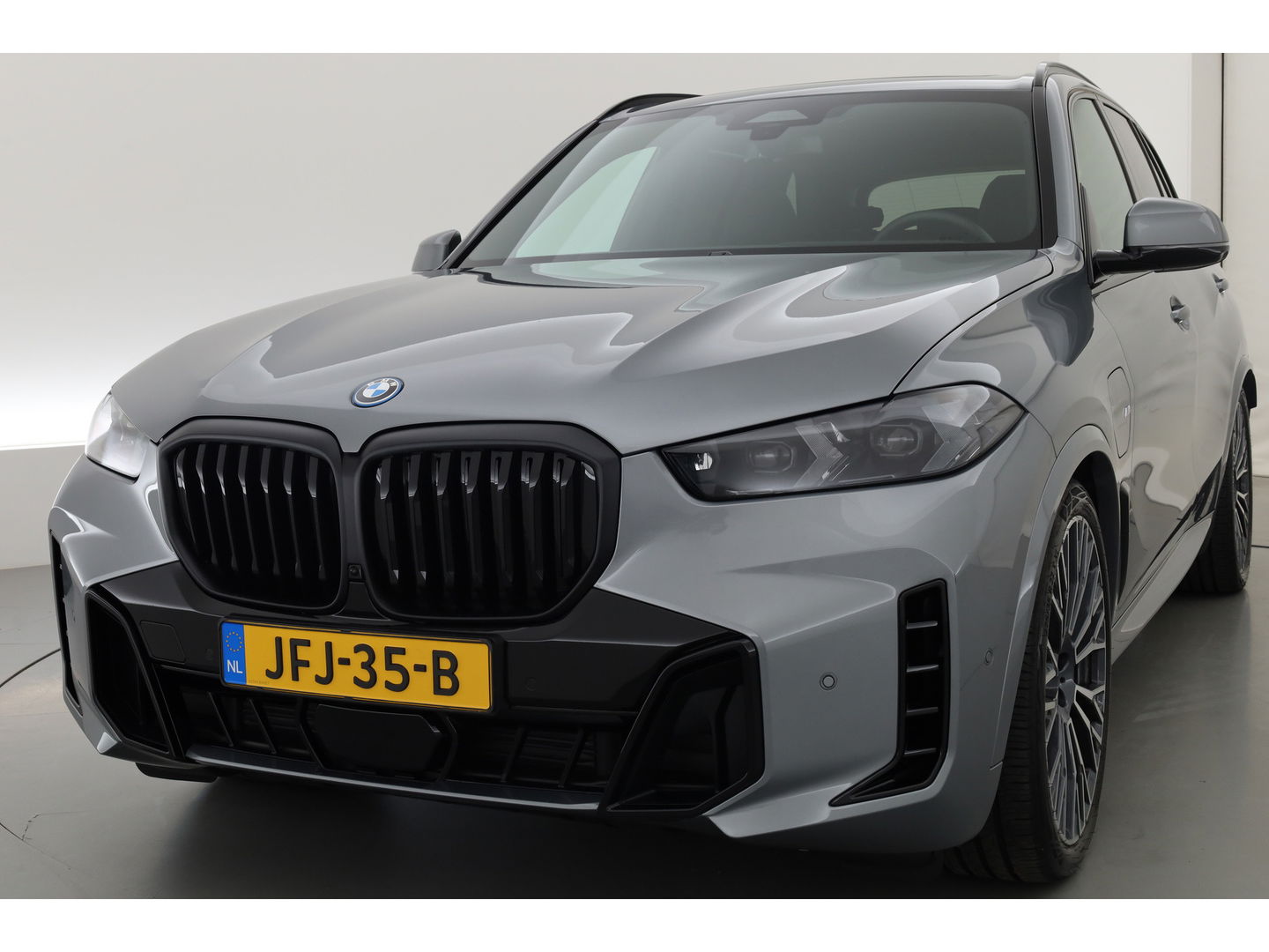 BMW X5 xDrive50e M Sport Pro | Iconic Glow | | Pano | Soft Close | HUD | Luchtvering | Harman Kardon | Elek. Trekhaak |