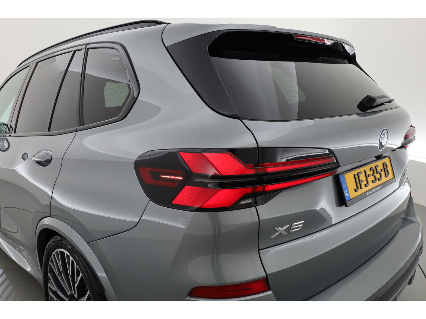 BMW X5 xDrive50e M Sport Pro | Iconic Glow | | Pano | Soft Close | HUD | Luchtvering | Harman Kardon | Elek. Trekhaak |