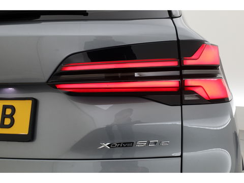 BMW X5 xDrive50e M Sport Pro | Iconic Glow | | Pano | Soft Close | HUD | Luchtvering | Harman Kardon | Elek. Trekhaak |
