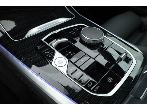 BMW X5 xDrive50e M Sport Pro | Iconic Glow | | Pano | Soft Close | HUD | Luchtvering | Harman Kardon | Elek. Trekhaak |