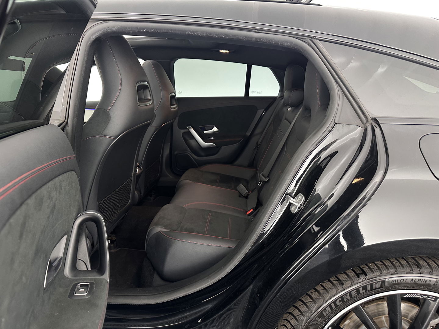 Mercedes-Benz CLA-Klasse Shooting Brake 250 e AMG Line ( Plug-in ) (INCL.BTW) *PANO | LEATHER-MICROFIBRE | MULTIBEAM-LED | AMBIENT-LIGT | BLIND-SPOT | HEATED-SPORTSEATS | WIDE-SCREEN-DIGICOCKPIT | DAB+ | NAVI-FULLMAP | CAMERA | PRIVACY-GLASS | TOWBAR | 19''A