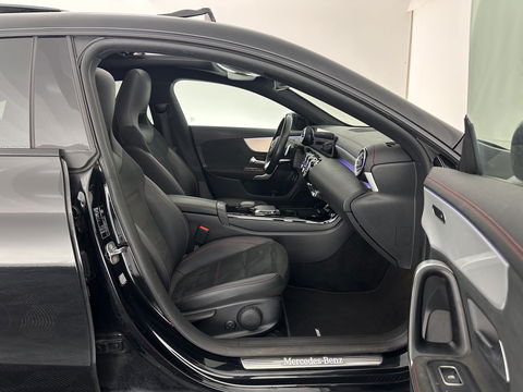 Mercedes-Benz CLA-Klasse Shooting Brake 250 e AMG Line ( Plug-in ) (INCL.BTW) *PANO | LEATHER-MICROFIBRE | MULTIBEAM-LED | AMBIENT-LIGT | BLIND-SPOT | HEATED-SPORTSEATS | WIDE-SCREEN-DIGICOCKPIT | DAB+ | NAVI-FULLMAP | CAMERA | PRIVACY-GLASS | TOWBAR | 19''A