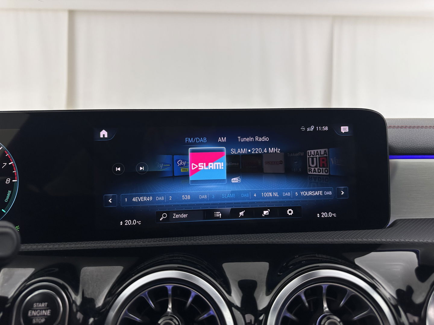 Mercedes-Benz CLA-Klasse Shooting Brake 250 e AMG Line ( Plug-in ) (INCL.BTW) *PANO | LEATHER-MICROFIBRE | MULTIBEAM-LED | AMBIENT-LIGT | BLIND-SPOT | HEATED-SPORTSEATS | WIDE-SCREEN-DIGICOCKPIT | DAB+ | NAVI-FULLMAP | CAMERA | PRIVACY-GLASS | TOWBAR | 19''A