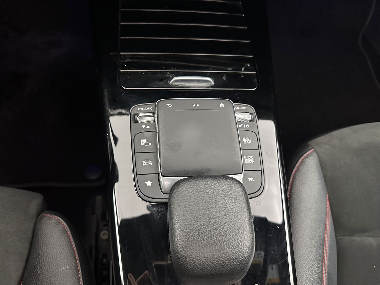 Mercedes-Benz CLA-Klasse Shooting Brake 250 e AMG Line ( Plug-in ) (INCL.BTW) *PANO | LEATHER-MICROFIBRE | MULTIBEAM-LED | AMBIENT-LIGT | BLIND-SPOT | HEATED-SPORTSEATS | WIDE-SCREEN-DIGICOCKPIT | DAB+ | NAVI-FULLMAP | CAMERA | PRIVACY-GLASS | TOWBAR | 19''A