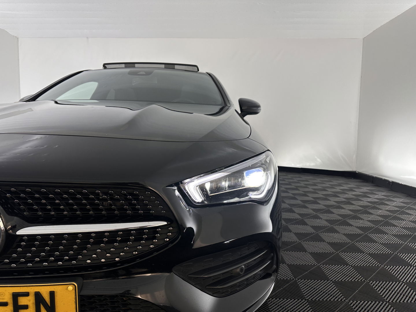 Mercedes-Benz CLA-Klasse Shooting Brake 250 e AMG Line ( Plug-in ) (INCL.BTW) *PANO | LEATHER-MICROFIBRE | MULTIBEAM-LED | AMBIENT-LIGT | BLIND-SPOT | HEATED-SPORTSEATS | WIDE-SCREEN-DIGICOCKPIT | DAB+ | NAVI-FULLMAP | CAMERA | PRIVACY-GLASS | TOWBAR | 19''A