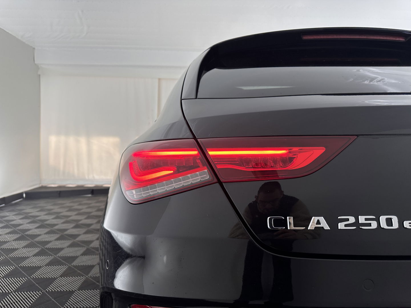 Mercedes-Benz CLA-Klasse Shooting Brake 250 e AMG Line ( Plug-in ) (INCL.BTW) *PANO | LEATHER-MICROFIBRE | MULTIBEAM-LED | AMBIENT-LIGT | BLIND-SPOT | HEATED-SPORTSEATS | WIDE-SCREEN-DIGICOCKPIT | DAB+ | NAVI-FULLMAP | CAMERA | PRIVACY-GLASS | TOWBAR | 19''A