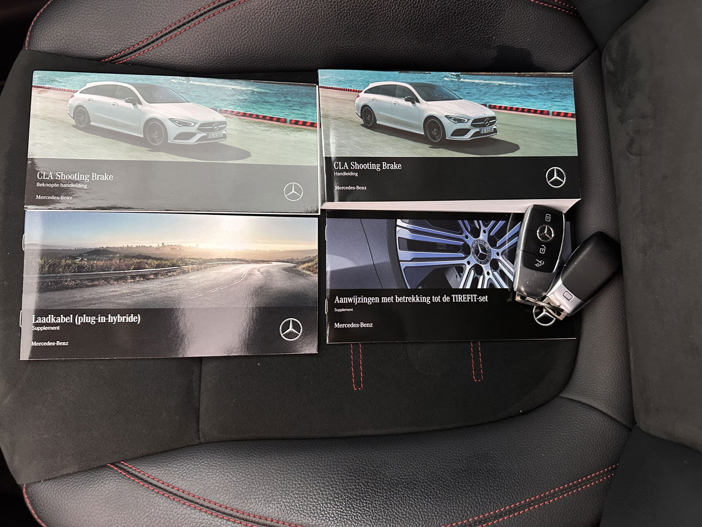 Mercedes-Benz CLA-Klasse Shooting Brake 250 e AMG Line ( Plug-in ) (INCL.BTW) *PANO | LEATHER-MICROFIBRE | MULTIBEAM-LED | AMBIENT-LIGT | BLIND-SPOT | HEATED-SPORTSEATS | WIDE-SCREEN-DIGICOCKPIT | DAB+ | NAVI-FULLMAP | CAMERA | PRIVACY-GLASS | TOWBAR | 19''A