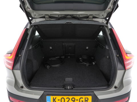 Volvo XC40 Recharge P8 AWD R-Design [ 3-Fase-11kW ] {SOH-90%} (INCL-BTW) Aut. *PANO | LEATHER-ALCANTARA | ADAPTIVE-CRUISE | DIGI-COCKPIT | FULL-LED | HARMAN/KARDON | CAMERA | NAVI-FULLMAP | ECC | PDC | KEYLESS | HEATED-SPORTSEATS | TOWBAR | 20''ALU*