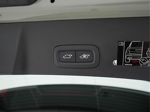 Volvo XC40 Recharge P8 AWD R-Design [ 3-Fase-11kW ] {SOH-90%} (INCL-BTW) Aut. *PANO | LEATHER-ALCANTARA | ADAPTIVE-CRUISE | DIGI-COCKPIT | FULL-LED | HARMAN/KARDON | CAMERA | NAVI-FULLMAP | ECC | PDC | KEYLESS | HEATED-SPORTSEATS | TOWBAR | 20''ALU*