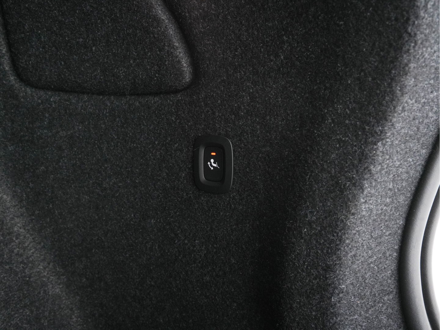 Volvo XC40 Recharge P8 AWD R-Design [ 3-Fase-11kW ] {SOH-90%} (INCL-BTW) Aut. *PANO | LEATHER-ALCANTARA | ADAPTIVE-CRUISE | DIGI-COCKPIT | FULL-LED | HARMAN/KARDON | CAMERA | NAVI-FULLMAP | ECC | PDC | KEYLESS | HEATED-SPORTSEATS | TOWBAR | 20''ALU*