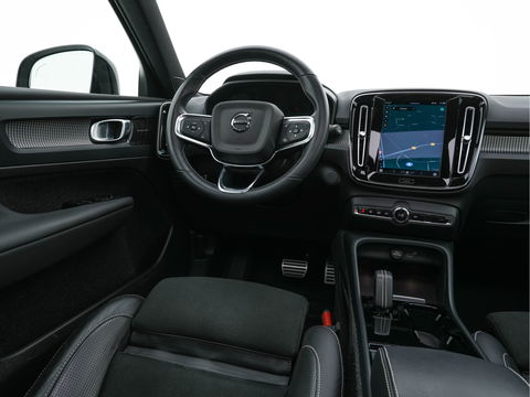 Volvo XC40 Recharge P8 AWD R-Design [ 3-Fase-11kW ] {SOH-90%} (INCL-BTW) Aut. *PANO | LEATHER-ALCANTARA | ADAPTIVE-CRUISE | DIGI-COCKPIT | FULL-LED | HARMAN/KARDON | CAMERA | NAVI-FULLMAP | ECC | PDC | KEYLESS | HEATED-SPORTSEATS | TOWBAR | 20''ALU*