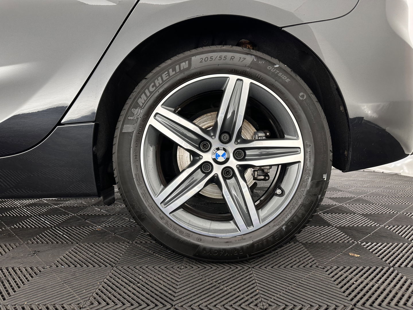 BMW 2 Serie Active Tourer 218d Essential *NAVI-FULLMAP | COMFORTSEATS | PRIVACY-GLASS | ECC | PDC | CRUISE | TOWBAR | 17''ALU *