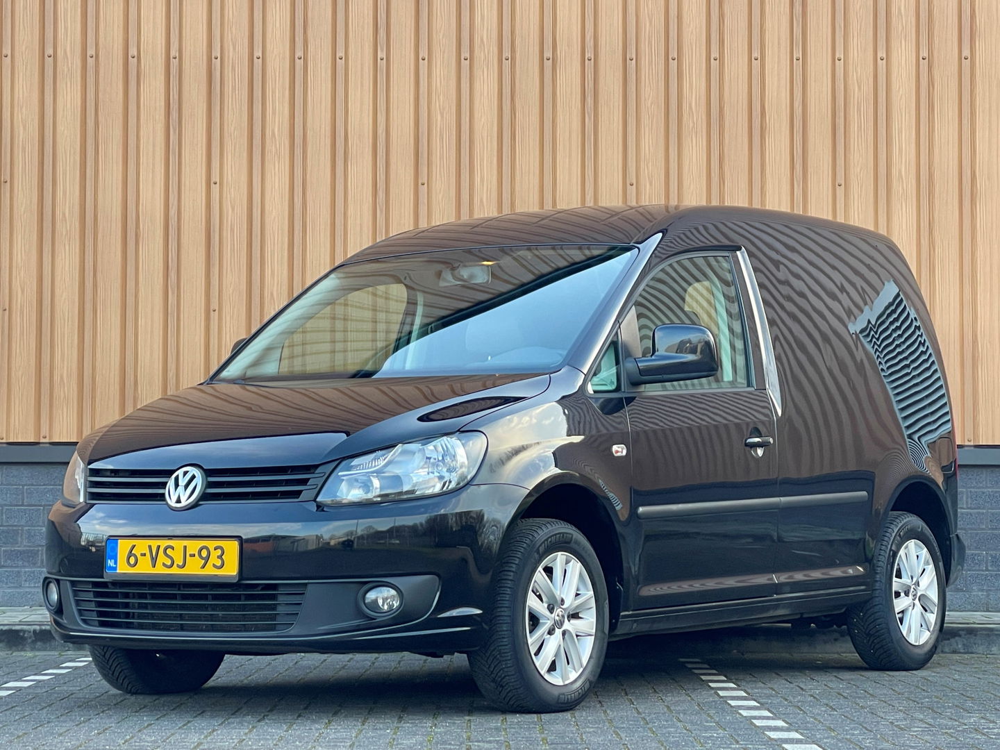 Volkswagen Caddy 1.6 TDI | Trekhaak | Parkeersensoren | Airconditioning | Cruise Control | 15" Lichtmetaal | Elektrische Spiegels | Radio/cd | Elektrische Ramen |