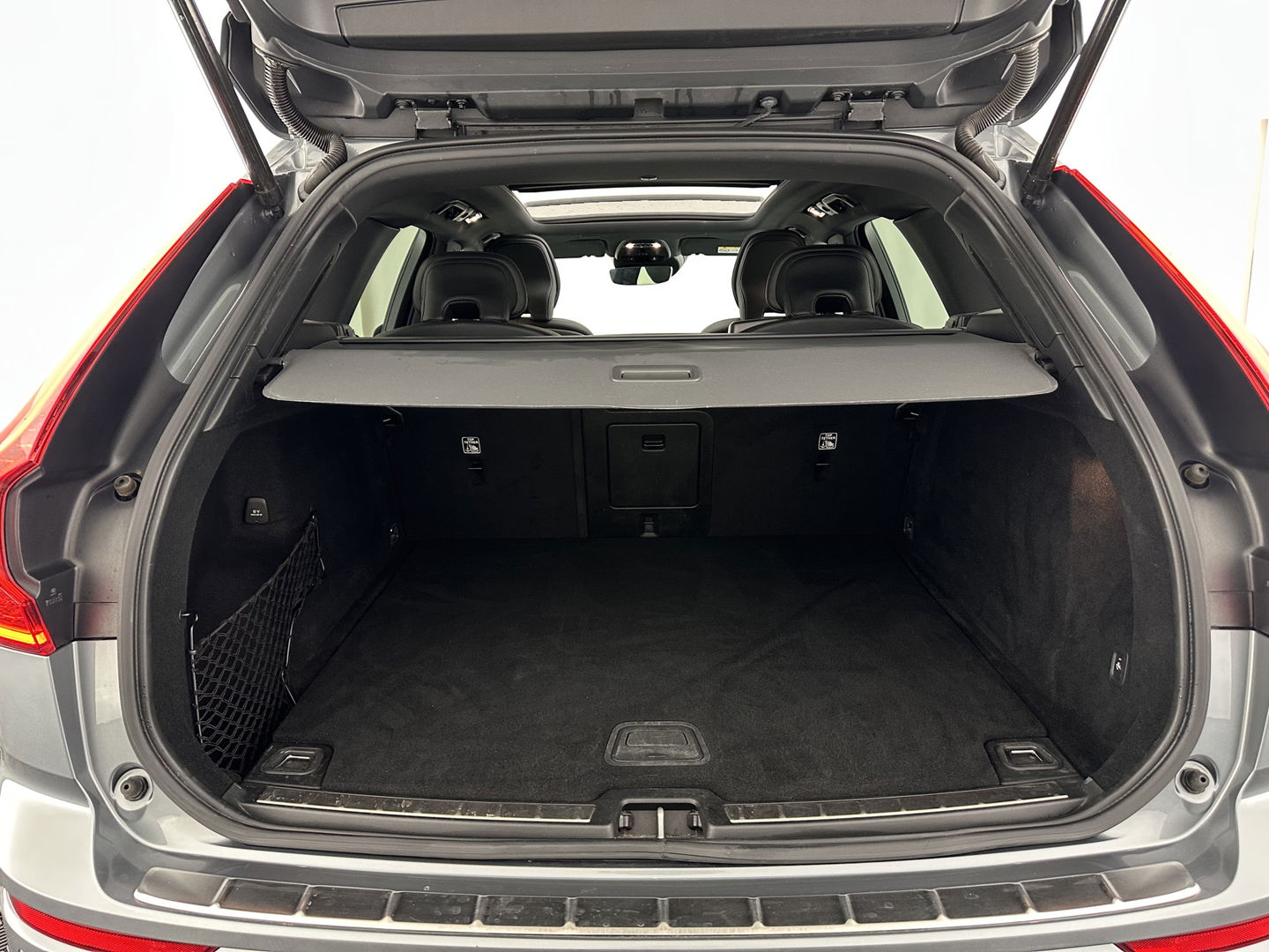 Volvo XC60 2.0 B5 Business Pro R-Design (INCL.BTW) Aut. *PANO | LUXURY-LEATHER | FULL-LEATHER | MEMORY-PACK | HEATED-SPORTSEATS | CAMERA | NAVI-FULLMAP | SHIFT-PADDLES | PRIVACY-GLASS | AIR-SUSPENSION | ECC | PDC | CRUISE | 19''ALU