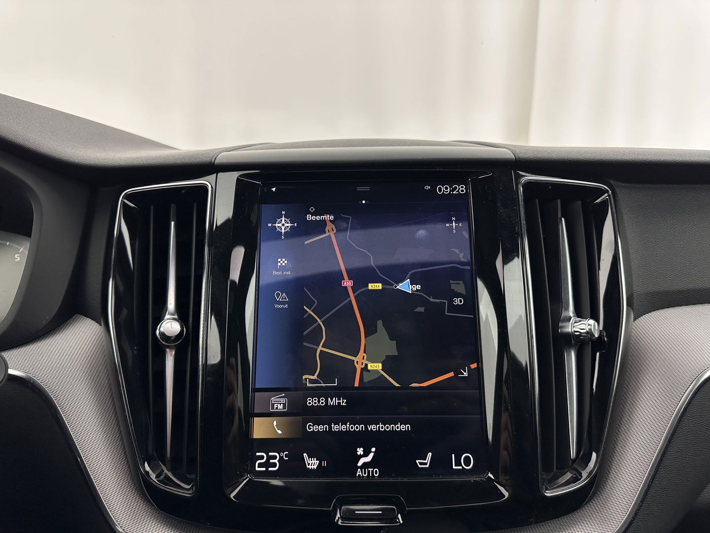 Volvo XC60 2.0 B5 Business Pro R-Design (INCL.BTW) Aut. *PANO | LUXURY-LEATHER | FULL-LEATHER | MEMORY-PACK | HEATED-SPORTSEATS | CAMERA | NAVI-FULLMAP | SHIFT-PADDLES | PRIVACY-GLASS | AIR-SUSPENSION | ECC | PDC | CRUISE | 19''ALU