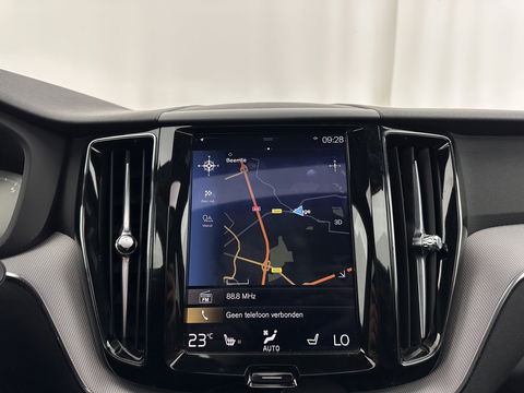 Volvo XC60 2.0 B5 Business Pro R-Design (INCL.BTW) Aut. *PANO | LUXURY-LEATHER | FULL-LEATHER | MEMORY-PACK | HEATED-SPORTSEATS | CAMERA | NAVI-FULLMAP | SHIFT-PADDLES | PRIVACY-GLASS | AIR-SUSPENSION | ECC | PDC | CRUISE | 19''ALU