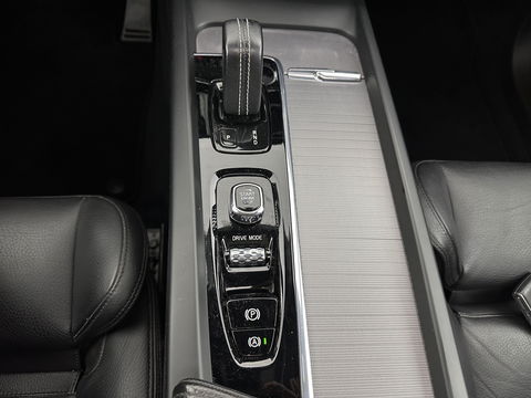 Volvo XC60 2.0 B5 Business Pro R-Design (INCL.BTW) Aut. *PANO | LUXURY-LEATHER | FULL-LEATHER | MEMORY-PACK | HEATED-SPORTSEATS | CAMERA | NAVI-FULLMAP | SHIFT-PADDLES | PRIVACY-GLASS | AIR-SUSPENSION | ECC | PDC | CRUISE | 19''ALU