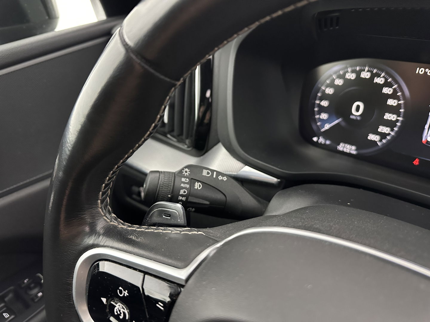 Volvo XC60 2.0 B5 Business Pro R-Design (INCL.BTW) Aut. *PANO | LUXURY-LEATHER | FULL-LEATHER | MEMORY-PACK | HEATED-SPORTSEATS | CAMERA | NAVI-FULLMAP | SHIFT-PADDLES | PRIVACY-GLASS | AIR-SUSPENSION | ECC | PDC | CRUISE | 19''ALU