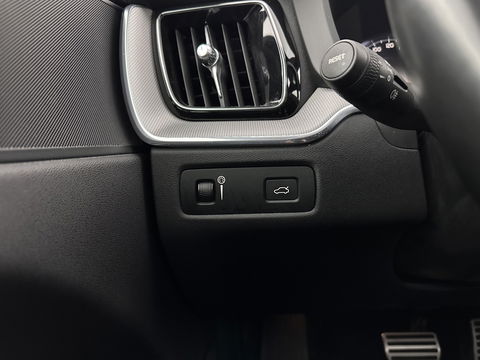 Volvo XC60 2.0 B5 Business Pro R-Design (INCL.BTW) Aut. *PANO | LUXURY-LEATHER | FULL-LEATHER | MEMORY-PACK | HEATED-SPORTSEATS | CAMERA | NAVI-FULLMAP | SHIFT-PADDLES | PRIVACY-GLASS | AIR-SUSPENSION | ECC | PDC | CRUISE | 19''ALU