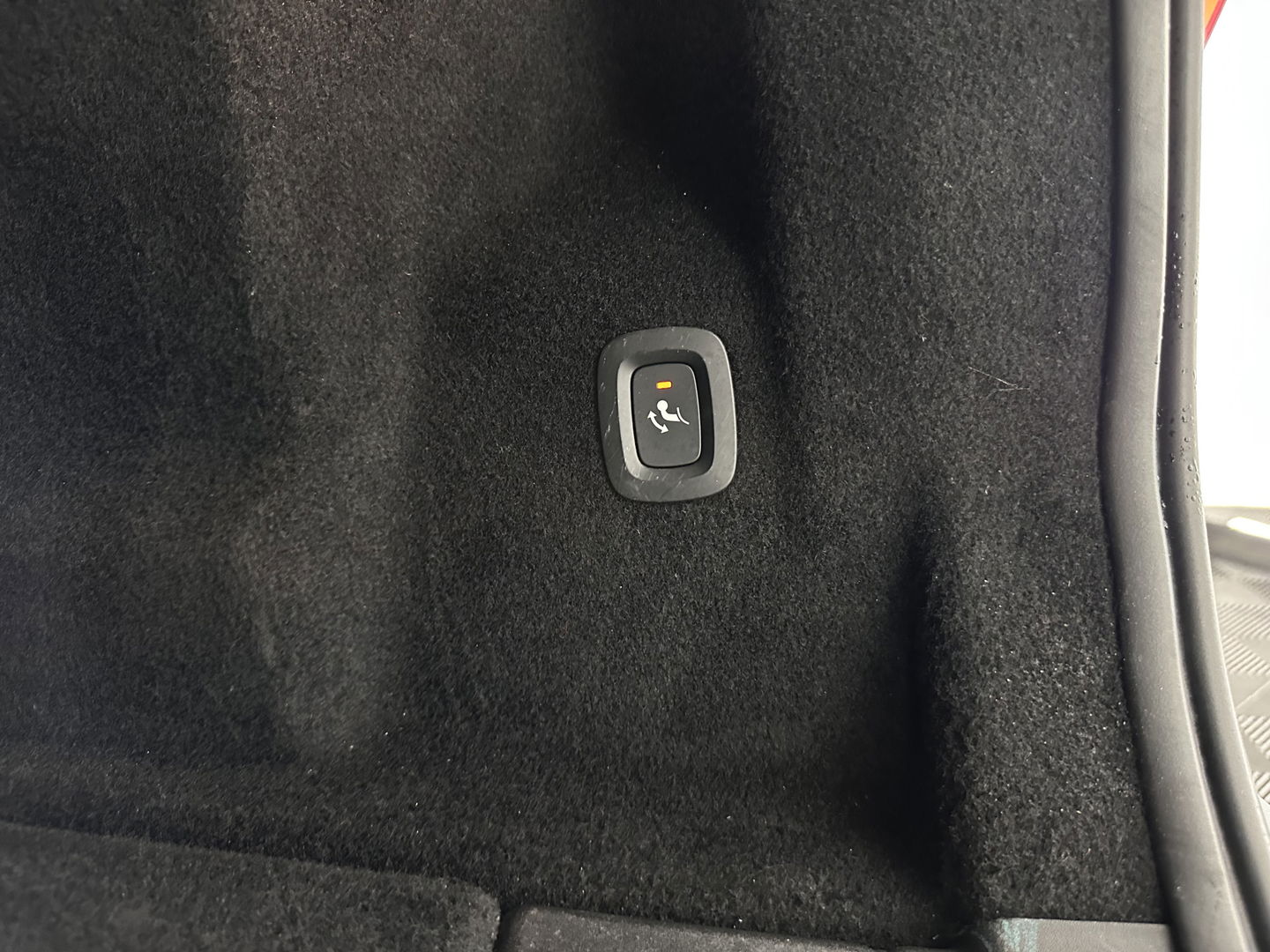 Volvo XC60 2.0 B5 Business Pro R-Design (INCL.BTW) Aut. *PANO | LUXURY-LEATHER | FULL-LEATHER | MEMORY-PACK | HEATED-SPORTSEATS | CAMERA | NAVI-FULLMAP | SHIFT-PADDLES | PRIVACY-GLASS | AIR-SUSPENSION | ECC | PDC | CRUISE | 19''ALU