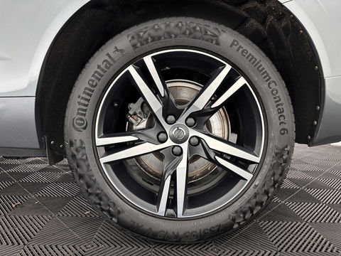 Volvo XC60 2.0 B5 Business Pro R-Design (INCL.BTW) Aut. *PANO | LUXURY-LEATHER | FULL-LEATHER | MEMORY-PACK | HEATED-SPORTSEATS | CAMERA | NAVI-FULLMAP | SHIFT-PADDLES | PRIVACY-GLASS | AIR-SUSPENSION | ECC | PDC | CRUISE | 19''ALU