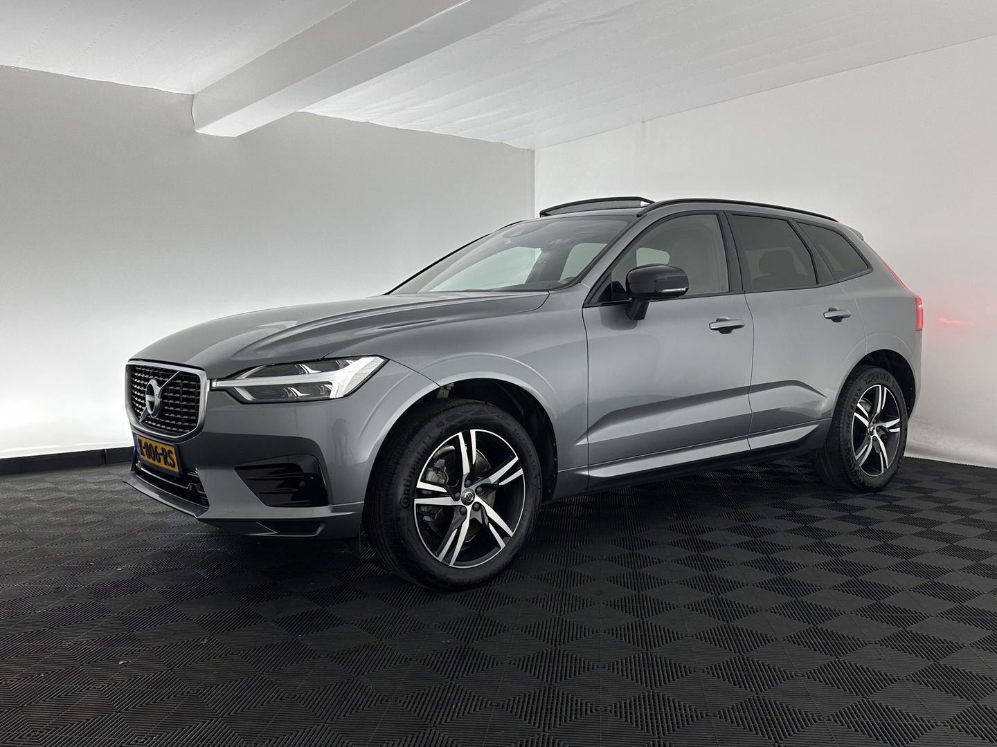 Volvo XC60 2.0 B5 Business Pro R-Design (INCL.BTW) Aut. *PANO | LUXURY-LEATHER | FULL-LEATHER | MEMORY-PACK | HEATED-SPORTSEATS | CAMERA | NAVI-FULLMAP | SHIFT-PADDLES | PRIVACY-GLASS | AIR-SUSPENSION | ECC | PDC | CRUISE | 19''ALU