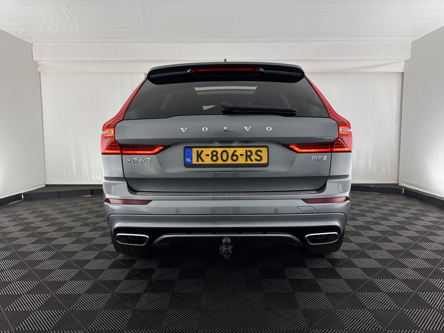 Volvo XC60 2.0 B5 Business Pro R-Design (INCL.BTW) Aut. *PANO | LUXURY-LEATHER | FULL-LEATHER | MEMORY-PACK | HEATED-SPORTSEATS | CAMERA | NAVI-FULLMAP | SHIFT-PADDLES | PRIVACY-GLASS | AIR-SUSPENSION | ECC | PDC | CRUISE | 19''ALU