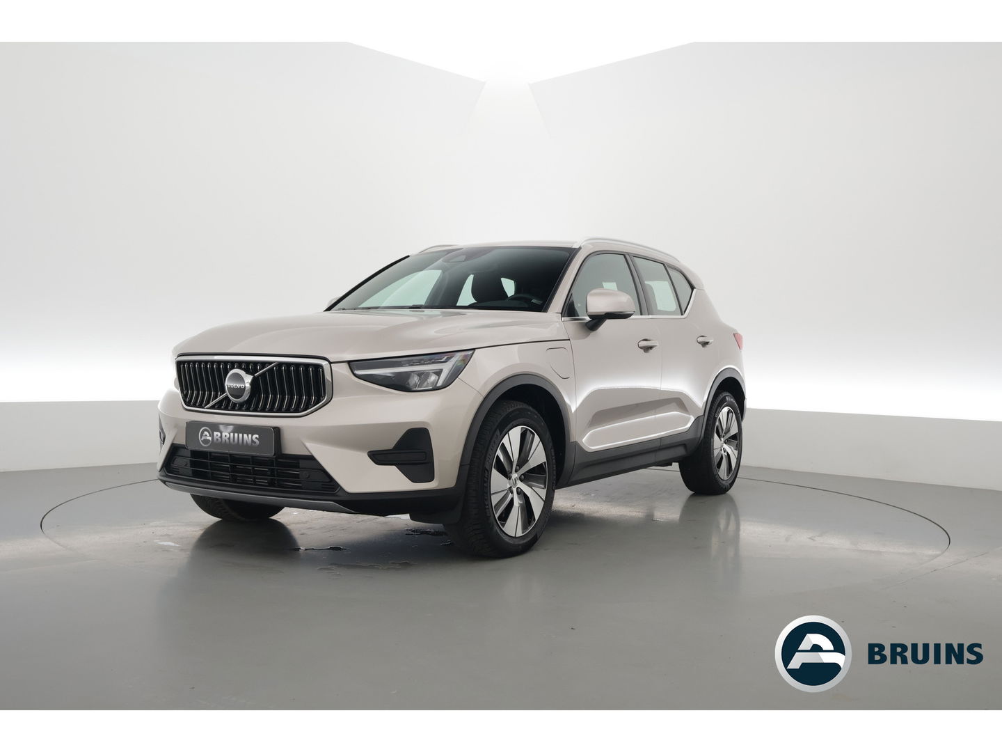 Volvo XC40 1.5 T4 Plug-in hybrid Plus Bright | Facelift | Elek. Trekhaak | H&K audio | memory stoelen | Carplay |