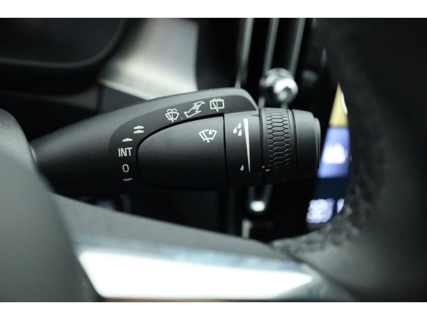 Volvo XC40 1.5 T4 Plug-in hybrid Plus Bright | Facelift | Elek. Trekhaak | H&K audio | memory stoelen | Carplay |