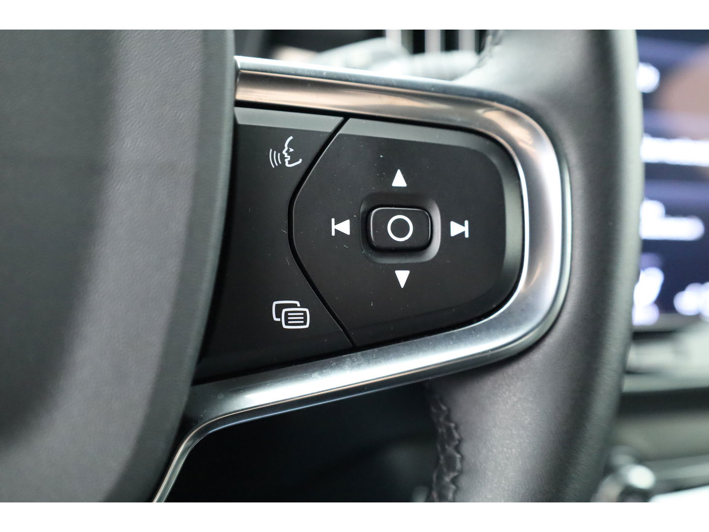 Volvo XC40 1.5 T4 Plug-in hybrid Plus Bright | Facelift | Elek. Trekhaak | H&K audio | memory stoelen | Carplay |