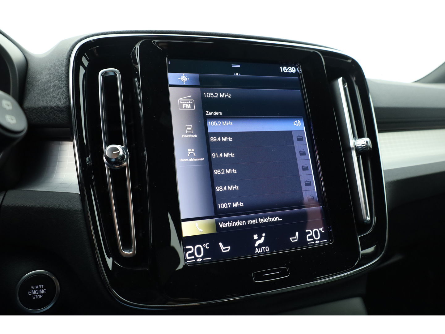 Volvo XC40 1.5 T4 Plug-in hybrid Plus Bright | Facelift | Elek. Trekhaak | H&K audio | memory stoelen | Carplay |