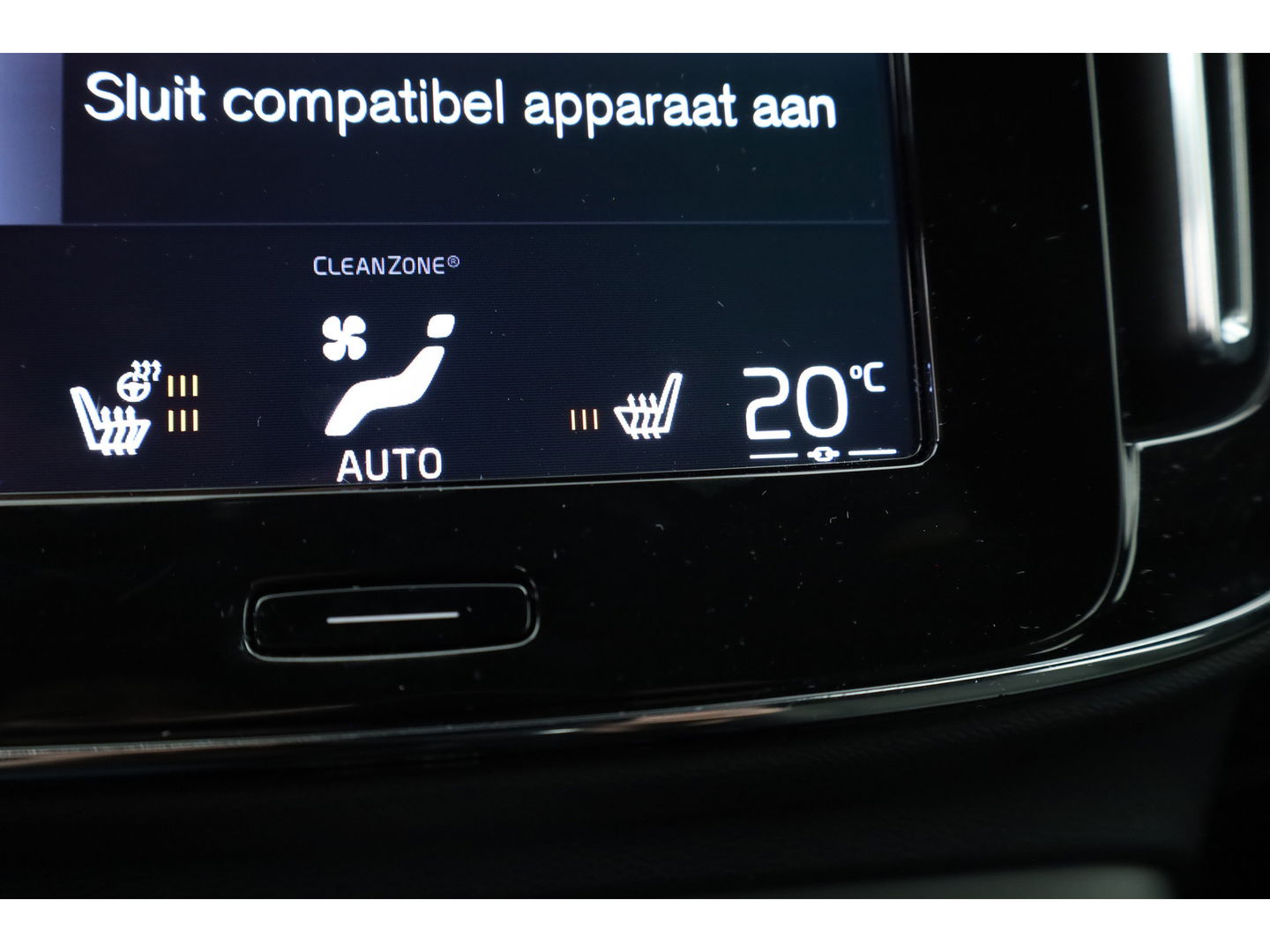 Volvo XC40 1.5 T4 Plug-in hybrid Plus Bright | Facelift | Elek. Trekhaak | H&K audio | memory stoelen | Carplay |