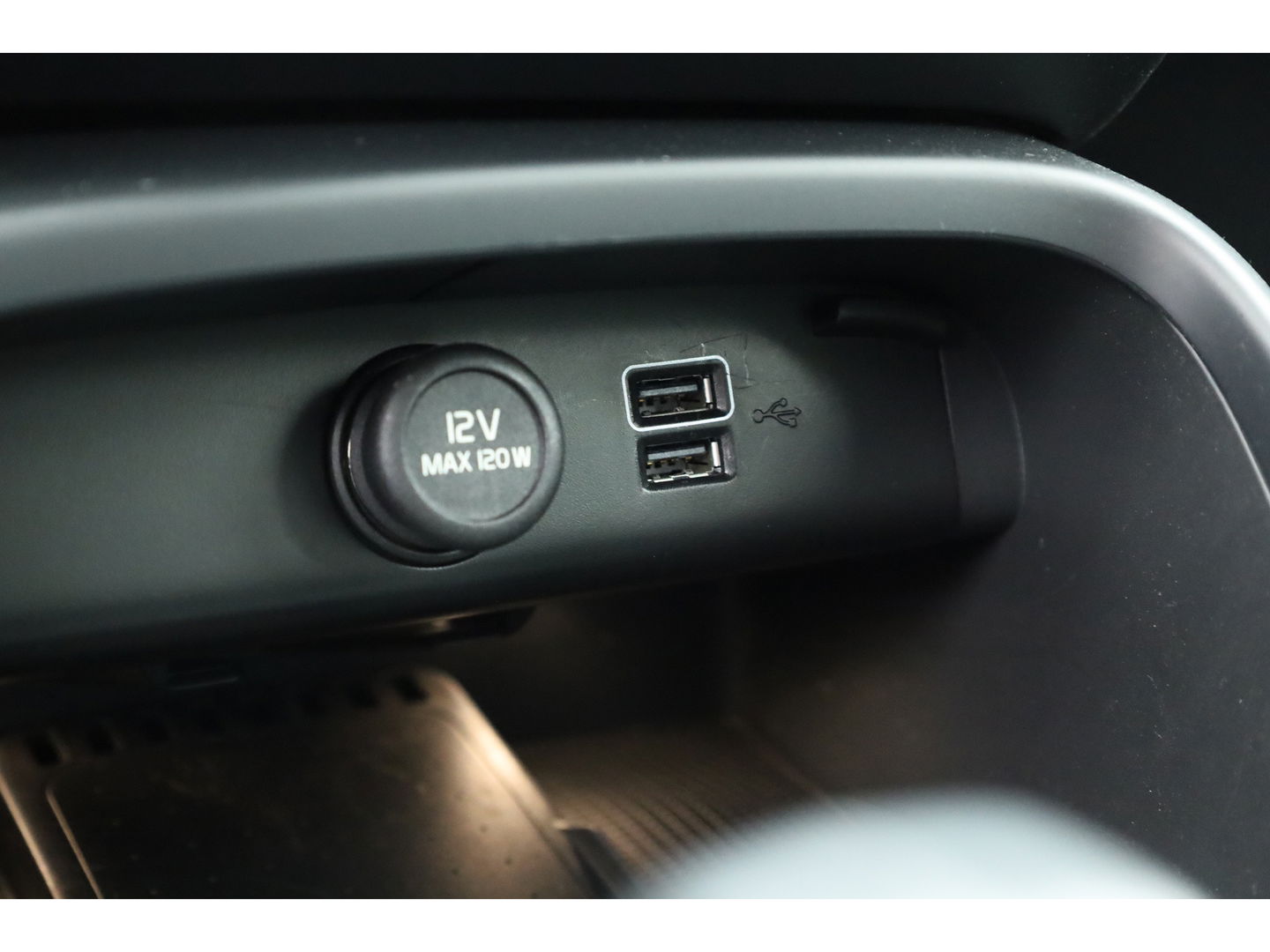 Volvo XC40 1.5 T4 Plug-in hybrid Plus Bright | Facelift | Elek. Trekhaak | H&K audio | memory stoelen | Carplay |