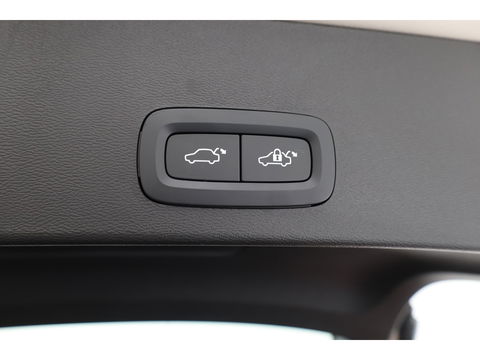 Volvo XC40 1.5 T4 Plug-in hybrid Plus Bright | Facelift | Elek. Trekhaak | H&K audio | memory stoelen | Carplay |