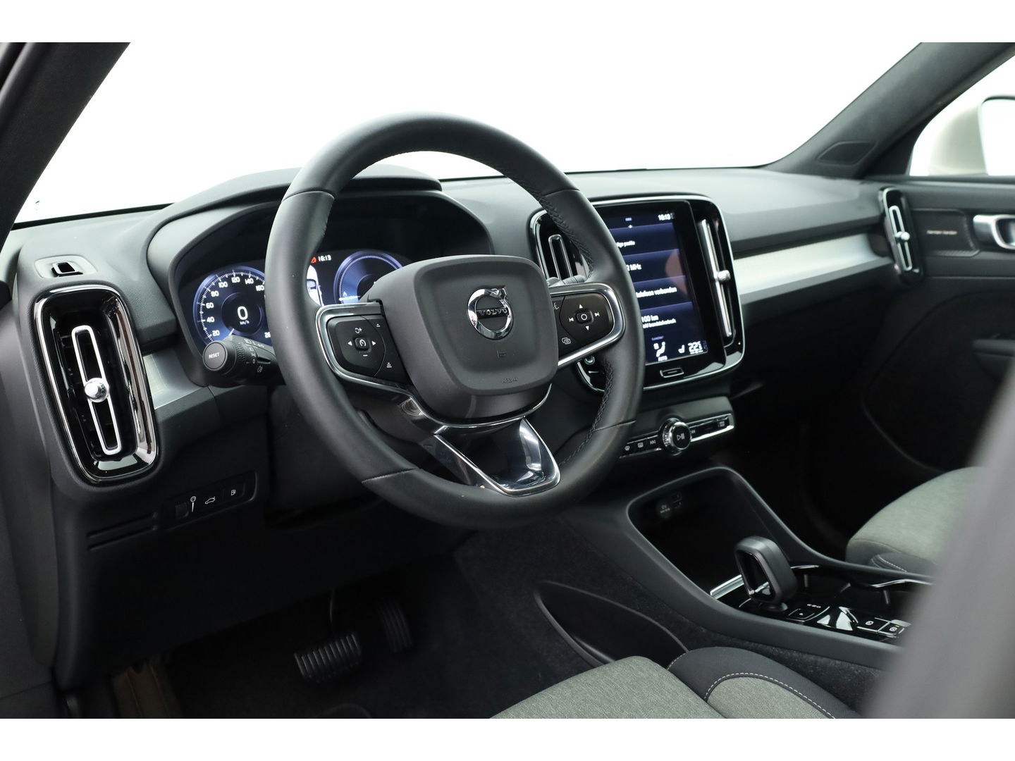 Volvo XC40 1.5 T4 Plug-in hybrid Plus Bright | Facelift | Elek. Trekhaak | H&K audio | memory stoelen | Carplay |