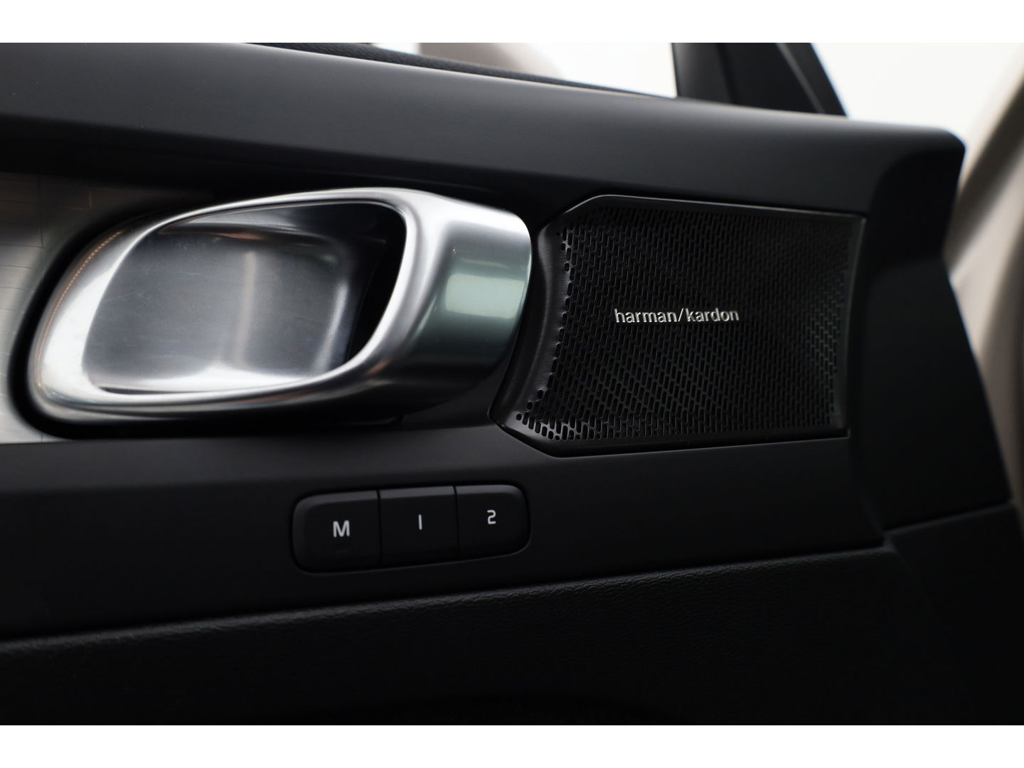 Volvo XC40 1.5 T4 Plug-in hybrid Plus Bright | Facelift | Elek. Trekhaak | H&K audio | memory stoelen | Carplay |