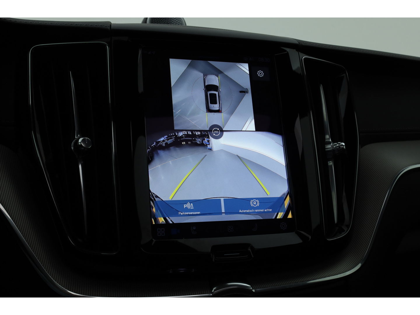 Volvo XC60 2.0 T6 Plug-in hybrid AWD Ultra Black Edition | Full Option | Luchtvering | Massage | B&W Audio | 360 camera | Head-up |