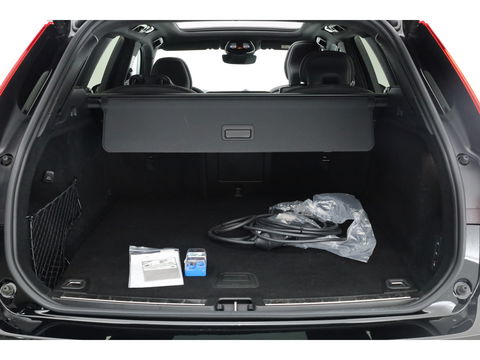 Volvo XC60 2.0 T6 Plug-in hybrid AWD Ultra Black Edition | Full Option | Luchtvering | Massage | B&W Audio | 360 camera | Head-up |