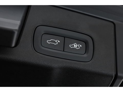 Volvo XC60 2.0 T6 Plug-in hybrid AWD Ultra Black Edition | Full Option | Luchtvering | Massage | B&W Audio | 360 camera | Head-up |