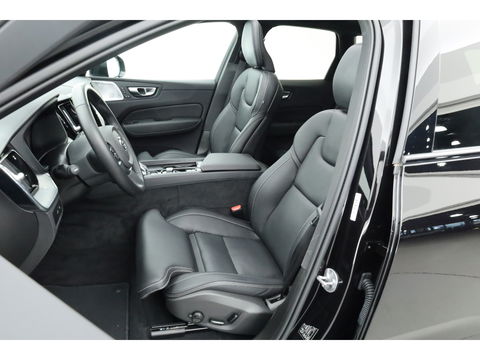 Volvo XC60 2.0 T6 Plug-in hybrid AWD Ultra Black Edition | Full Option | Luchtvering | Massage | B&W Audio | 360 camera | Head-up |