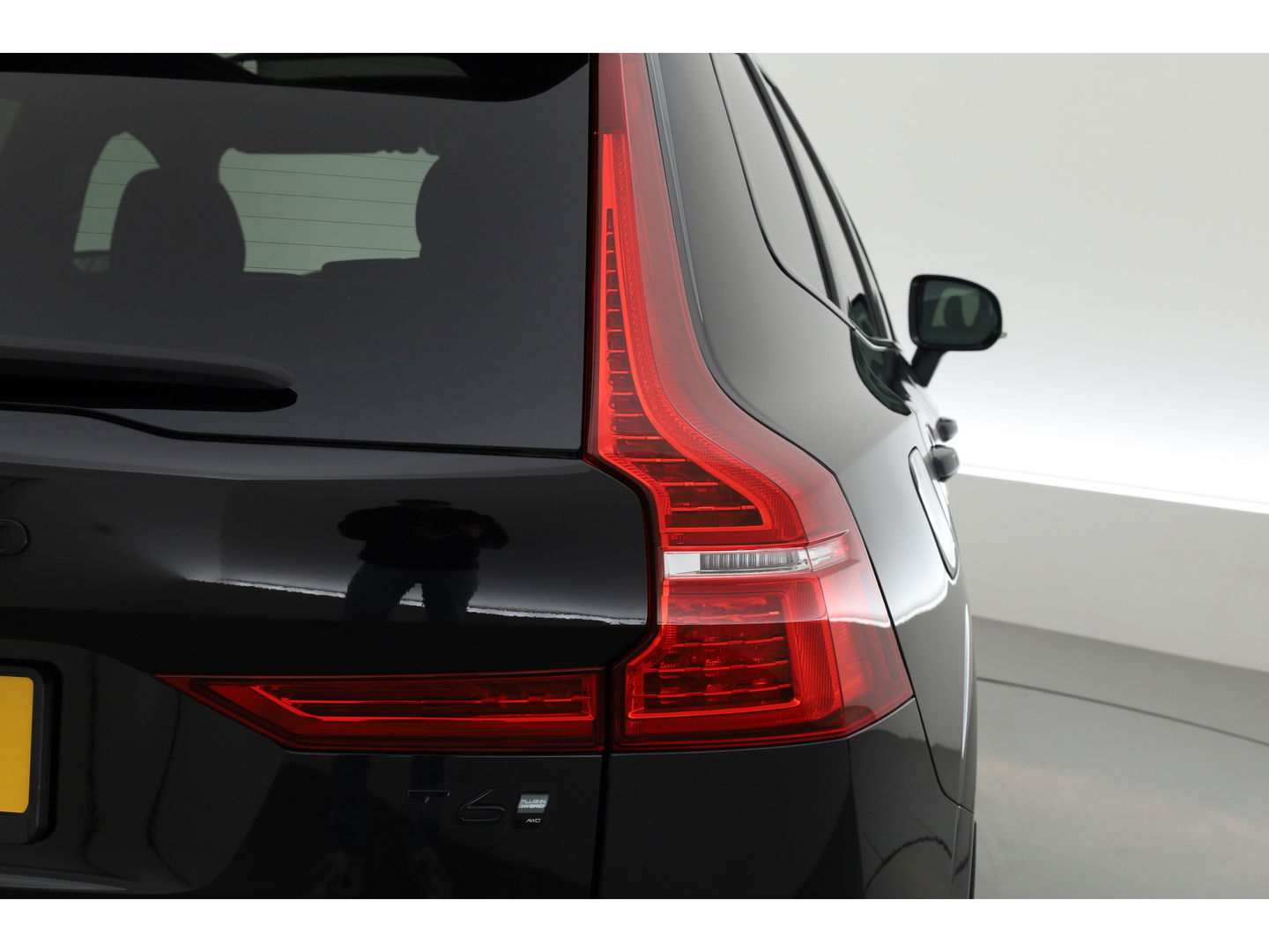 Volvo XC60 2.0 T6 Plug-in hybrid AWD Ultra Black Edition | Full Option | Luchtvering | Massage | B&W Audio | 360 camera | Head-up |