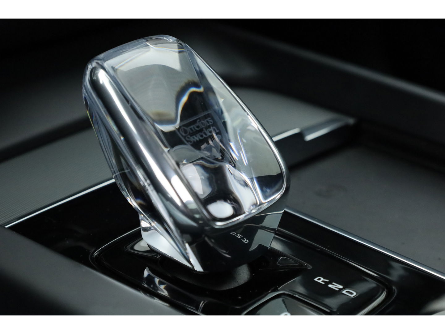 Volvo XC60 2.0 T6 Plug-in hybrid AWD Ultra Black Edition | Full Option | Luchtvering | Massage | B&W Audio | 360 camera | Head-up |