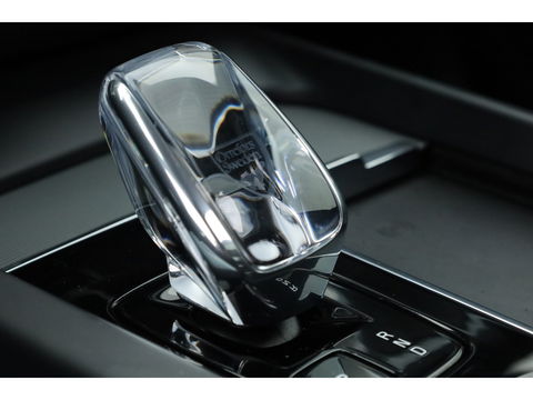 Volvo XC60 2.0 T6 Plug-in hybrid AWD Ultra Black Edition | Full Option | Luchtvering | Massage | B&W Audio | 360 camera | Head-up |