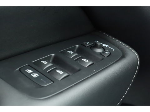 Volvo XC60 2.0 T6 Plug-in hybrid AWD Ultra Black Edition | Full Option | Luchtvering | Massage | B&W Audio | 360 camera | Head-up |