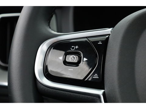 Volvo XC60 2.0 T6 Plug-in hybrid AWD Ultra Black Edition | Full Option | Luchtvering | Massage | B&W Audio | 360 camera | Head-up |