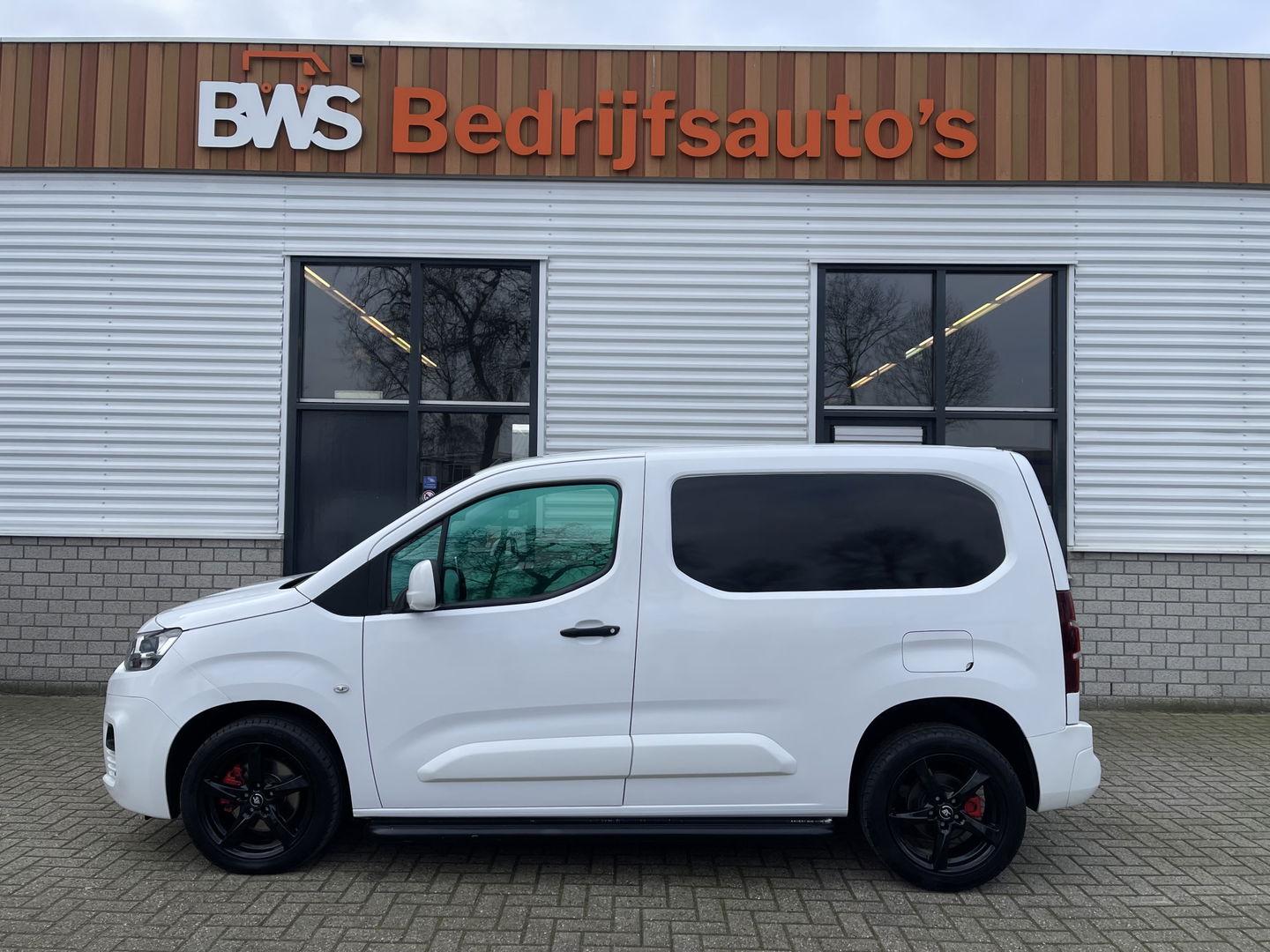 Citroën Berlingo 1.5 BlueHDI Club automaat / € 11.950 marge / lease vanaf € 201 / euro 6 diesel / airco / cruise / navigatie / camera / lichtmetalen velgen / pdc achter !