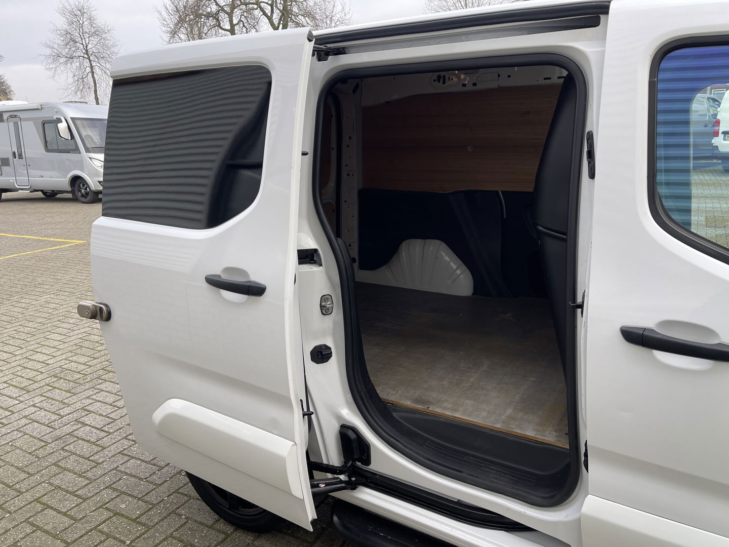 Citroën Berlingo 1.5 BlueHDI Club automaat / € 11.950 marge / lease vanaf € 201 / euro 6 diesel / airco / cruise / navigatie / camera / lichtmetalen velgen / pdc achter !