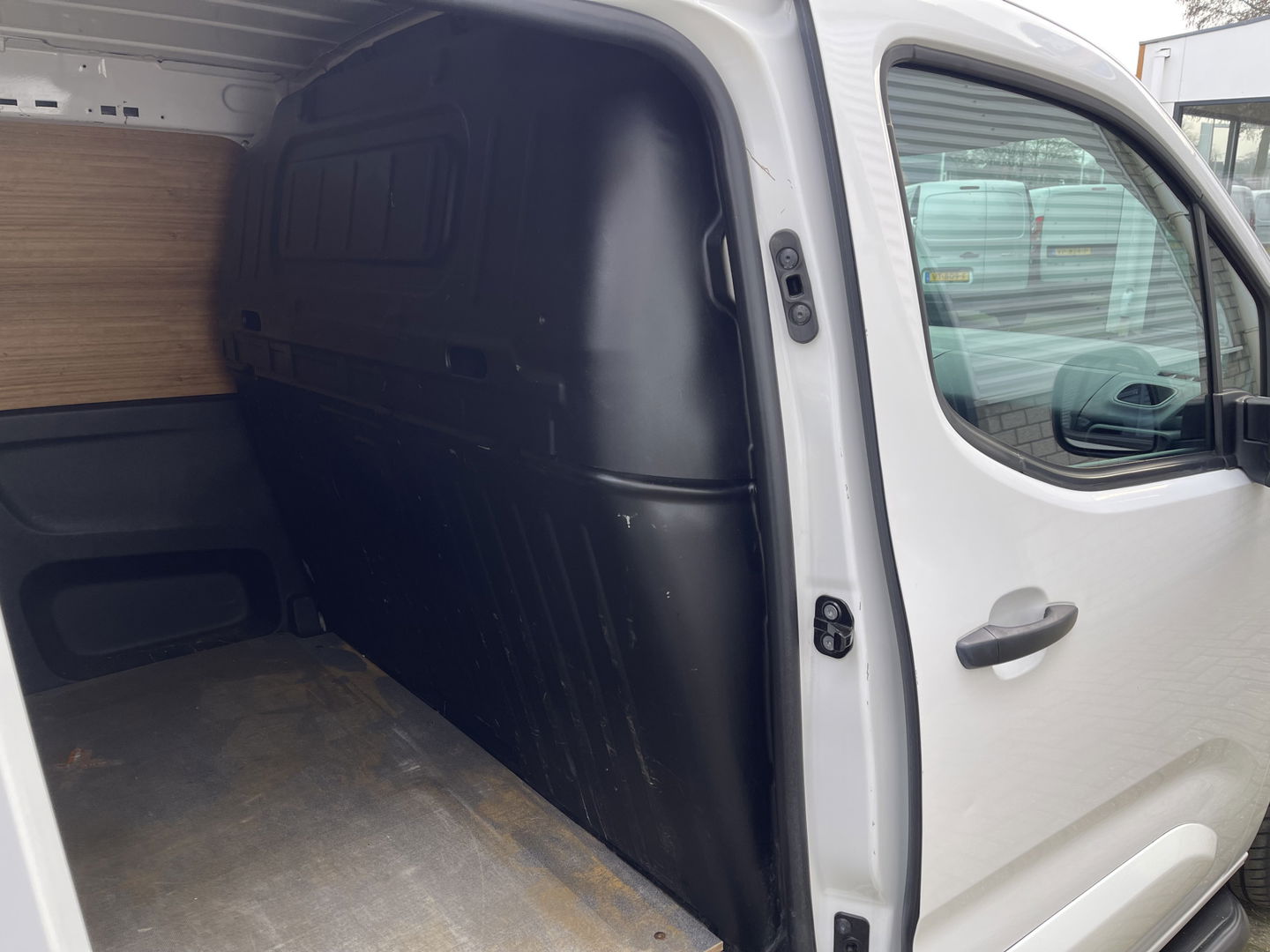 Citroën Berlingo 1.5 BlueHDI Club automaat / € 11.950 marge / lease vanaf € 201 / euro 6 diesel / airco / cruise / navigatie / camera / lichtmetalen velgen / pdc achter !