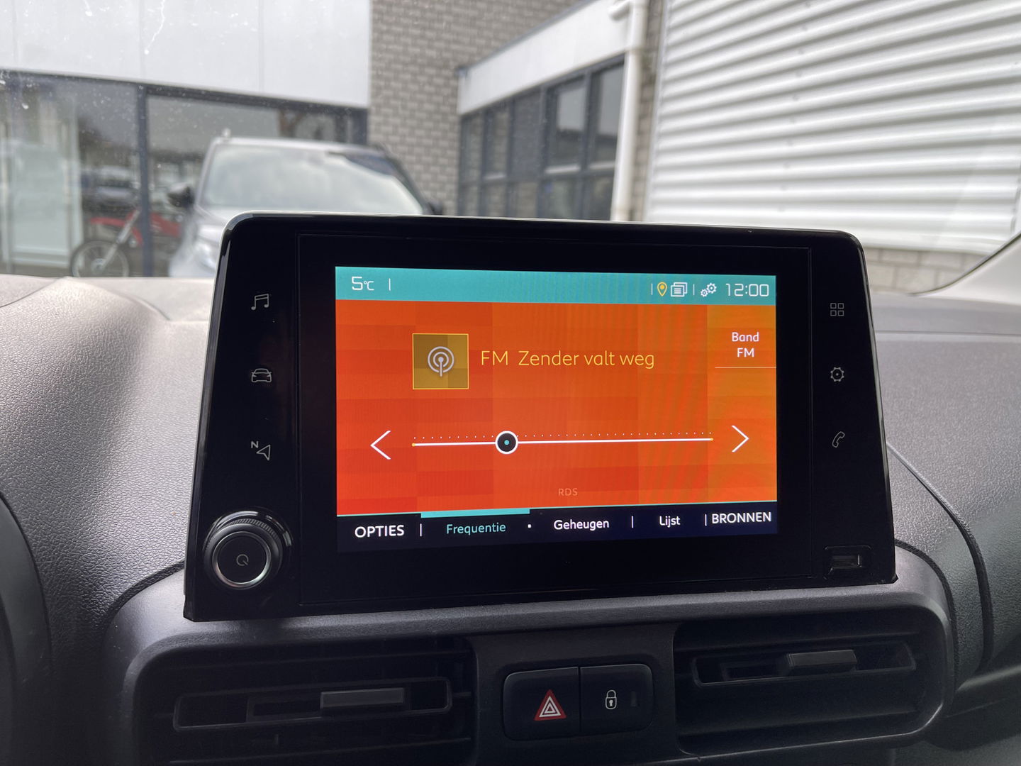 Citroën Berlingo 1.5 BlueHDI Club automaat / € 11.950 marge / lease vanaf € 201 / euro 6 diesel / airco / cruise / navigatie / camera / lichtmetalen velgen / pdc achter !